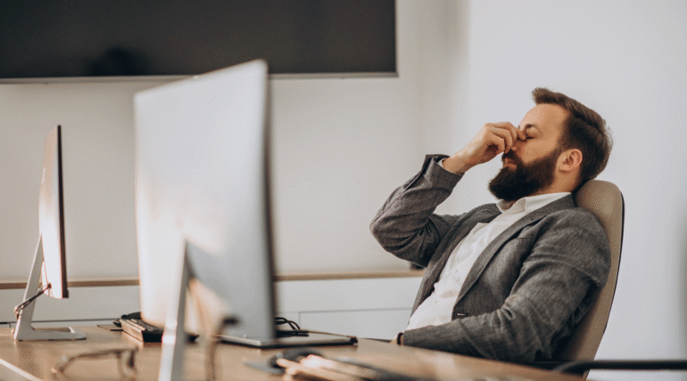 ¿Cómo manejar el estrés en el trabajo sin colapsar?